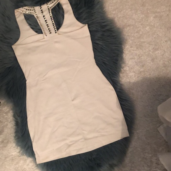 Beautiful Short drees - Picture 2 of 3